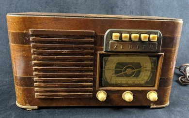 Working Antique Wood Zenith Tube Radio