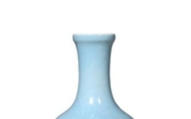 A CHINESE CLAIR DE LUNE GLAZED BOTTLE VASE LATE QI…