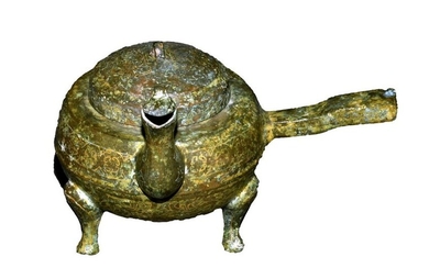 Chine Période Han Verseuse rituelle Bronze.... - Lot 44 - Paris Enchères - Collin du Bocage