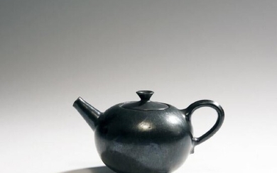 Otto Lindig, Teapot, c. 1928