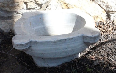 A 19TH CENTURY ITALIAN CARVED MARBLE BAPTISMAL FONT