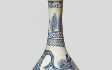 A BLUE-AND-WHITE PORCELAIN BOTTLE VASE JOSEON DYNASTY (18TH-19TH CENTURY)