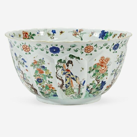 A Chinese famille verte-decorated lobed porcelain bowl