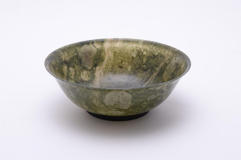 A Chinese spinach jade bowl