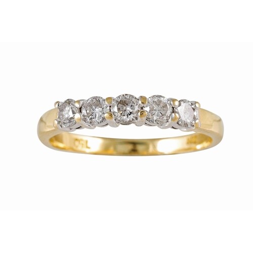 A FIVE STONE DIAMOND RING, the brilliant cut diamonds mounte...
