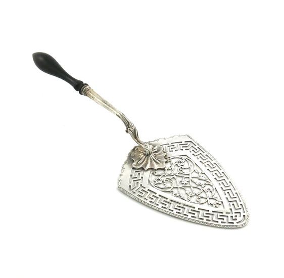 A George III silver serving slice