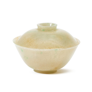 A JADEITE BOWL AND COVER, QING DYNASTY (1644-1911)