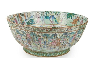 A LARGE CHINESE EXPORT FAMILLE ROSE PORCELAIN PUNCH