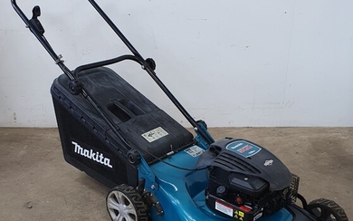 A MAKITA 158CC LAWNMOWER AND CATCHER