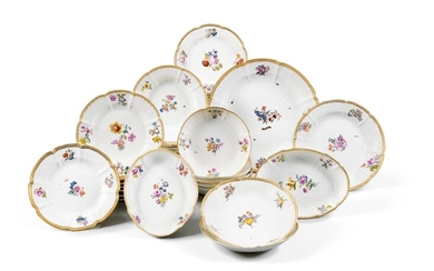 A Meissen porcelain part service, 18th century, circa 1740 - 1750 Partie de service en porcelaine de Meissen du XVIIIe siècle, vers 1740-1750