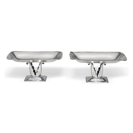 A PAIR OF AMERICAN SILVER TAZZE, PEER SMED, BROOKLYN, NY, 1934