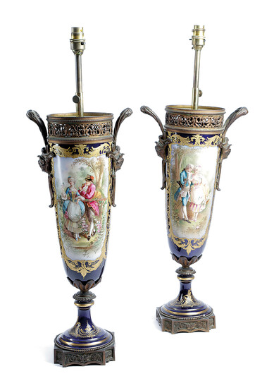 A PAIR OF FRENCH PORCELAIN VASE TABLE LAMPS IN SEVRES STYLE