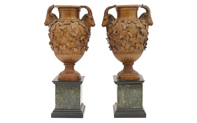 A PAIR OF MID 19TH CENTURY ITALIAN BRONZE URNS, ATTRIBUTED TO THE WORKSHOP OF BENEDETTO BOSCHETTI