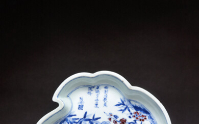 A RARE CHINESE UNDERGLAZE BLUE AND COPPER RED PEACH-SHAPED DISH