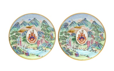 A SET OF TWO CHINESE EXPORT ARMORIAL DISHES, BEARING THE ARMS OF WIGHT OR BRADLEY 嘉慶 十九世紀 外銷彩繪威特或布萊德利家族徽章紋盤兩件