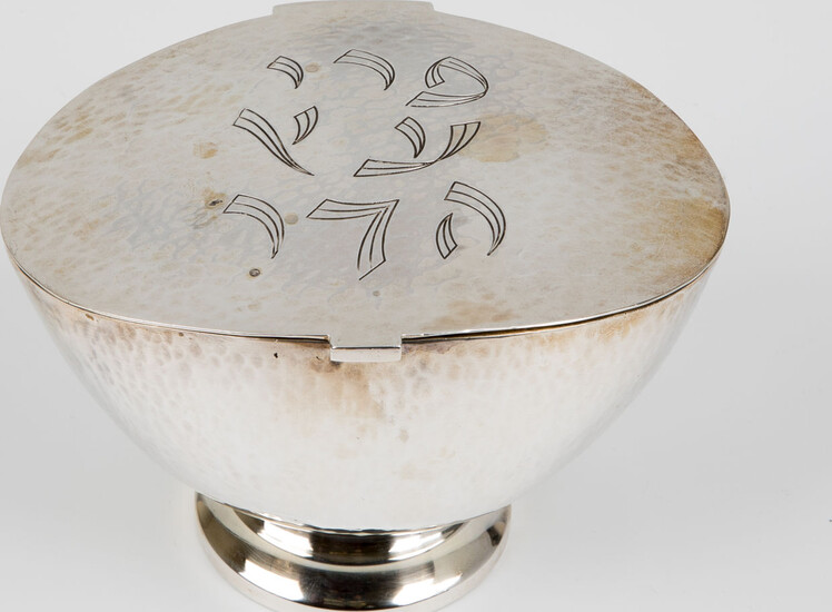 A STERLING SILVER ETROG BOX DESIGNED BY LUDWIG WOLPERT....