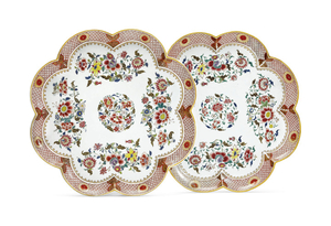 A VERY LARGE PAIR OF FAMILLE ROSE LOBED CIRCULAR TRAYS, EARLY QIANLONG PERIOD, CIRCA 1740