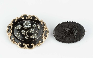 A Victorian gem set memorial brooch/pendant