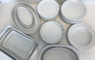 A collection of Pillivuyt dinner service comprising 9 dinner plates, 9 lunch plates, 2 pie dishes, 3 rectangular dishes, 8 oval dishes and 2 soup plates. (33)