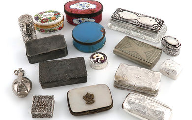 A mixed lot of silver