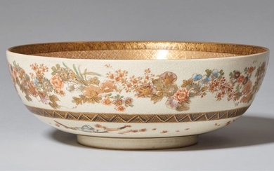 A shallow Satsuma bowl. Kyoto. Around 1900