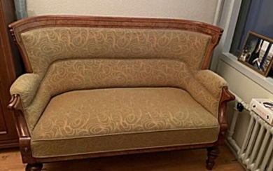 NOT SOLD. A walnut sofa. Denmark, ca. 1880. L. 135 cm. – Bruun Rasmussen Auctioneers of Fine Art