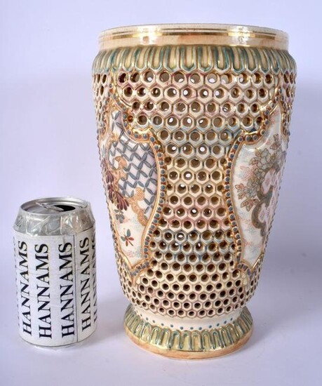AN ANTIQUE HUNGARIAN FISCHER POTTERY RETICULATED VASE