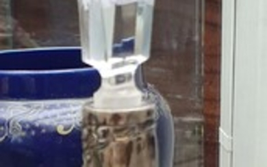 AN ENGLISH CUT CRYSTAL SCENT BOTTLE