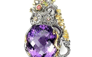 SOLD. An amethyst brooch set with a fancy-cut amethyst and numerous circular-cut sapphires and chrome diopsides, mounted in rhodium plated sterling silver. – Bruun Rasmussen Auctioneers of Fine Art