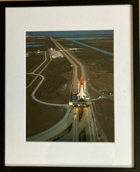 SOLD. An original NASA colour offset photograph of Space Shuttle "Challenger". Frame size 35 x 28. – Bruun Rasmussen Auctioneers of Fine Art
