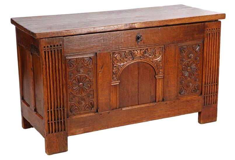 (-), Antique oak blanket chest, Holland ca. 1700,...