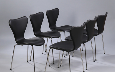 Arne Jacobsen. A set of six chairs 'Syveren', model 3107, black leather. New seat height 46.5 cm. (6)