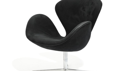 Arne Jacobsen: “The Swan”. Lounge chair with return swivel, upholstered with black alcantara. Aluminum star base. Manufactured by Fritz Hansen.