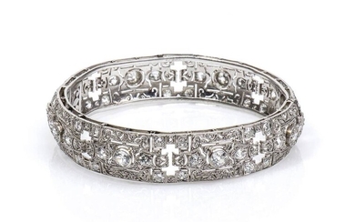Art Decò platinum and diamonds bracelet of round shape open work by Italian goldsmith, set...