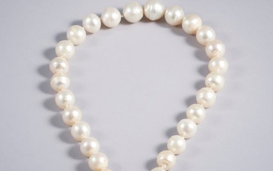 . Australian pearl necklace (13-16 mm) with white 18 carats gold clasp set with white brilliant-cut