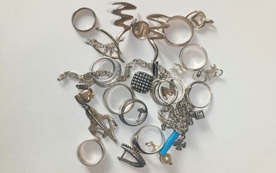 Bag with all sorts of silver jewelry - mainly rings,...