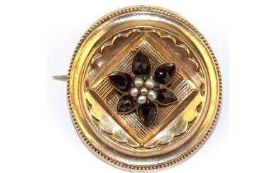 Biedermeier-Brosche, Schaumgold , Silber verbödet, Granat und Flussperlen, Durchmesser ca. 3,5 cm