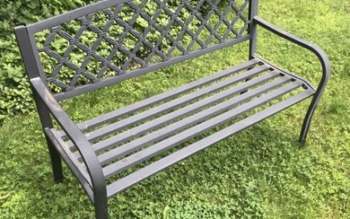 Black Garden / Outdoor Bench w Lattice Pattern