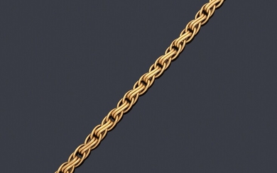 Bracelet en or jaune 18K 750 millièmes à mailles royales allongées fermoir cliquet avec double...
