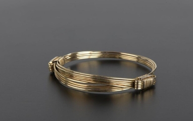 14k yellow gold bracelet with multiple strands double knotted, adjustable size.