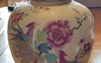 CHINE (Canton). Vase couvert en porcelaine... - Lot 144 - Kâ-Mondo