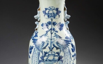 CHINE Grand vase de forme balustre en porcelaine... - Lot 44 - Delon - Hoebanx