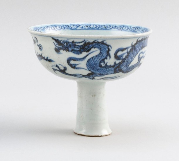 CHINESE BLUE AND WHITE PORCELAIN MING-STYLE STEM CUP Dragon decoration on exterior and floral decoration on interior. Diameter 5".