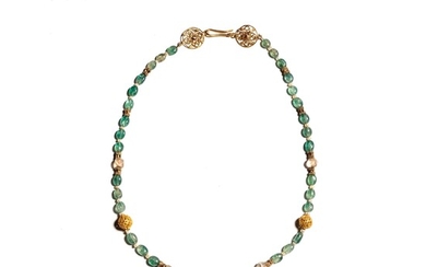COLLIER Ce collier recomposé est formé de perles d'émeraudes, cristal de roches ainsi que d'élements...