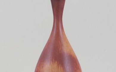 Carl Harry Stålhane (1920-1990) for Rörstrand, Sweden. Vase in hare's fur glaze. Darkred