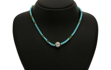 Charlotte Lynggaard: A “Lace” ball clasp of 18k white gold with necklace set with numerous turquoise and serpentine beads. Clasp diam. 12 mm. L. 43 cm. (2)