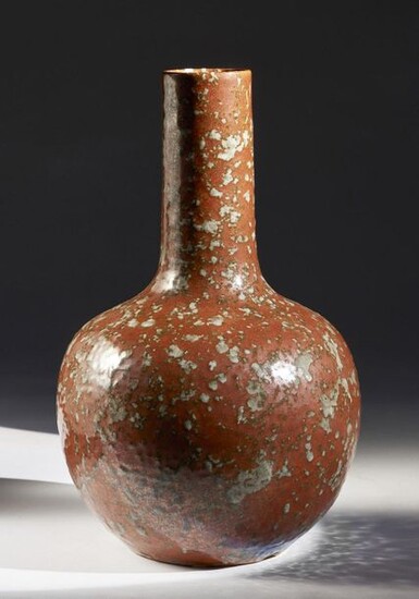 Chinese Art. A red mottled glazed globular porcelain vase China, Qing dynasty, 19th century. Provenance: Private collection Milan. Cm 23,00 x 38,00.