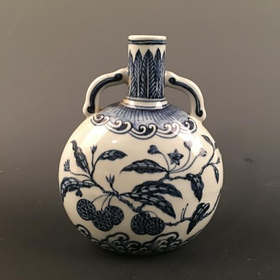 Chinese Blue-White Round Flat Vase, Xuande Mark