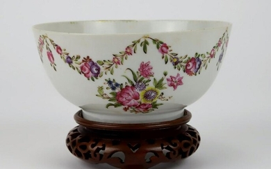 Chinese Export Porcelain Tea Bowl