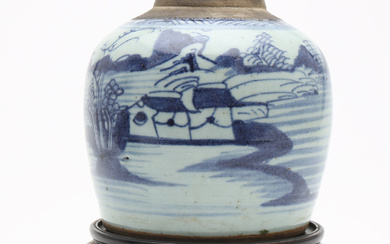 Chinese jar in blue and white porcelain, late 19th Century.